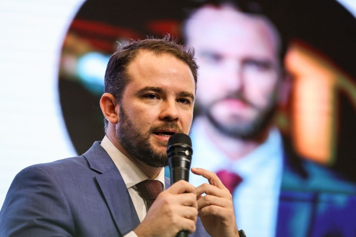 analistas diante da necessidade de cumprir o arcabouço fiscal. O bloqueio foi ne