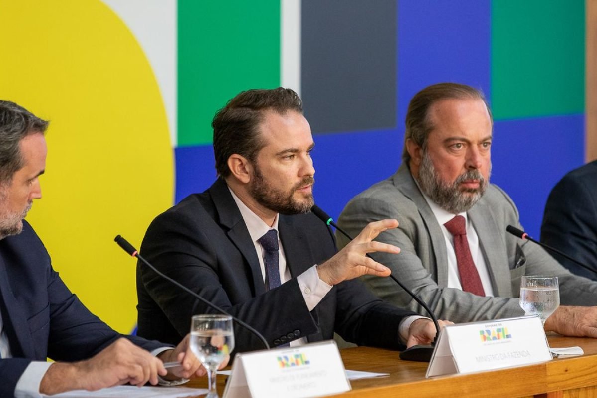 te aéreo. A medida faz parte do pacote anunciado para conter os efeitos da alta