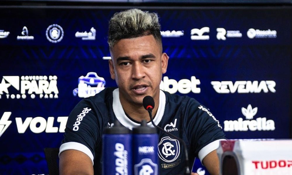 meio de uma nota divulgada pelo clube azulino. Segundo o comunicado, o atleta, q