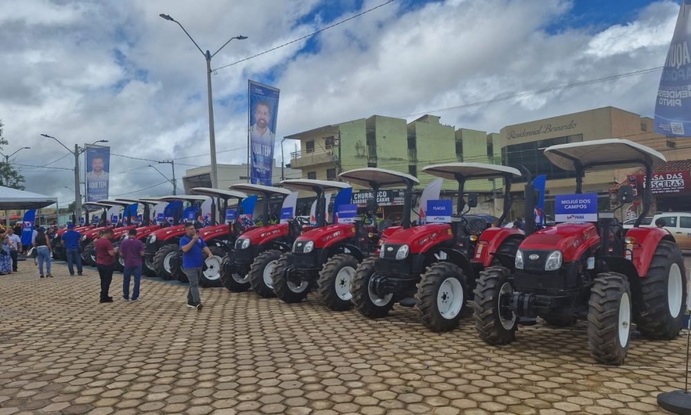 Tratores entregues a municípios do oeste do Pará Luiz Henrique Nunes/g1