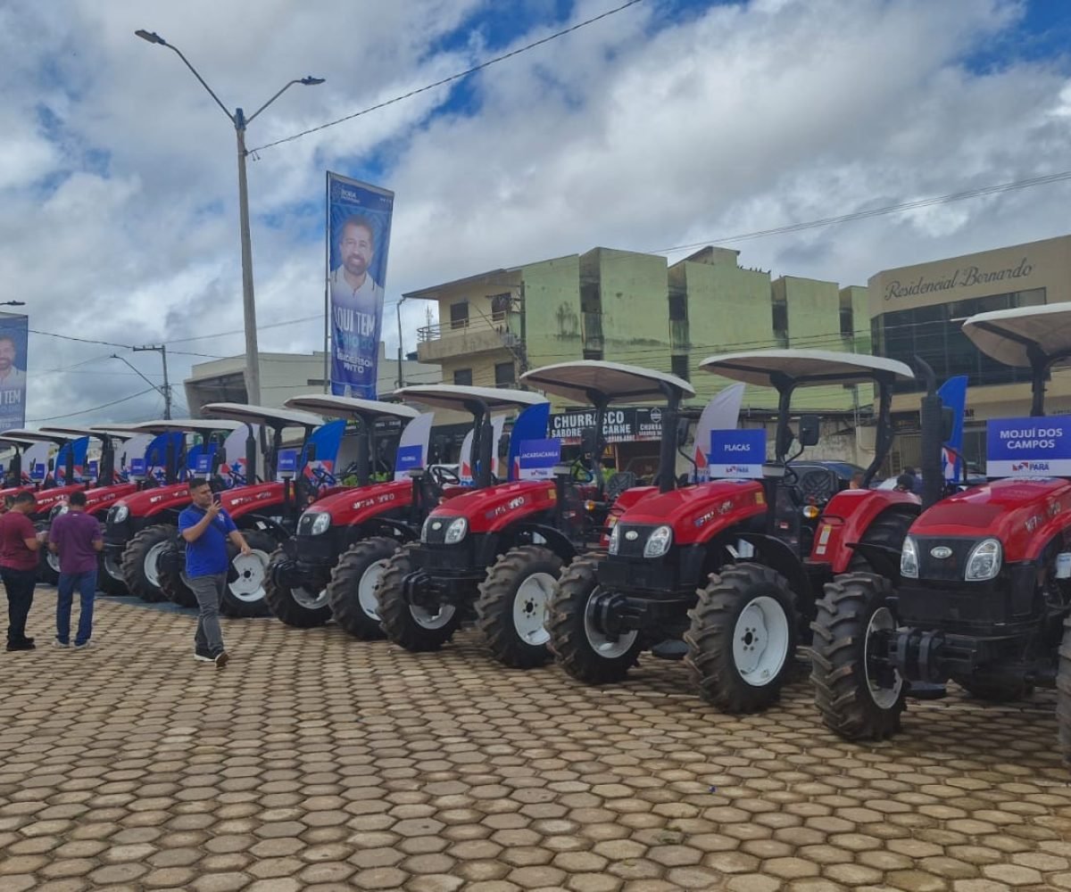 Tratores entregues a municípios do oeste do Pará Luiz Henrique Nunes/g1