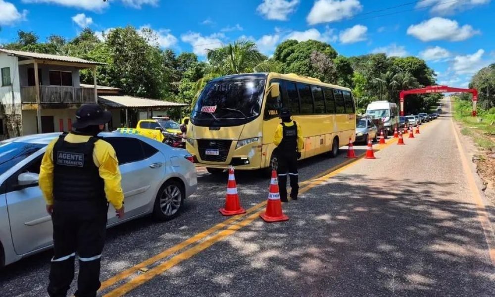 tamento do condutor durante a abordagem. Diante disso, os agentes aprofundaram a