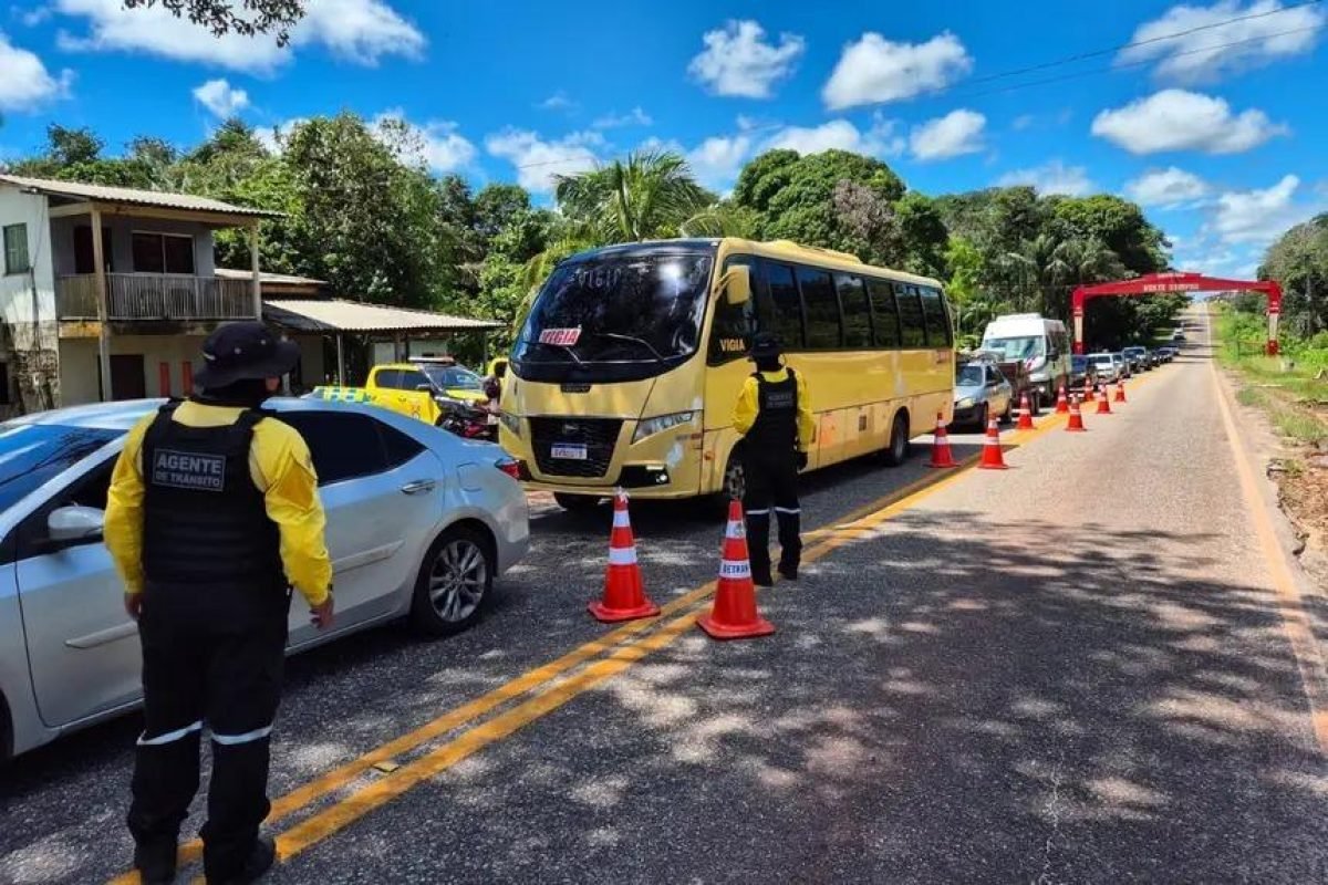 tamento do condutor durante a abordagem. Diante disso, os agentes aprofundaram a