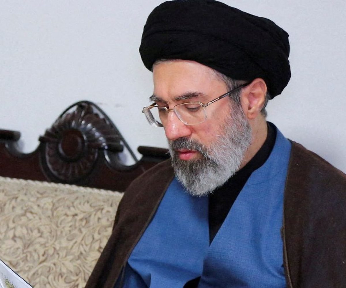 Novo líder do Irã anuncia mudanças no Estreito de Ormuz