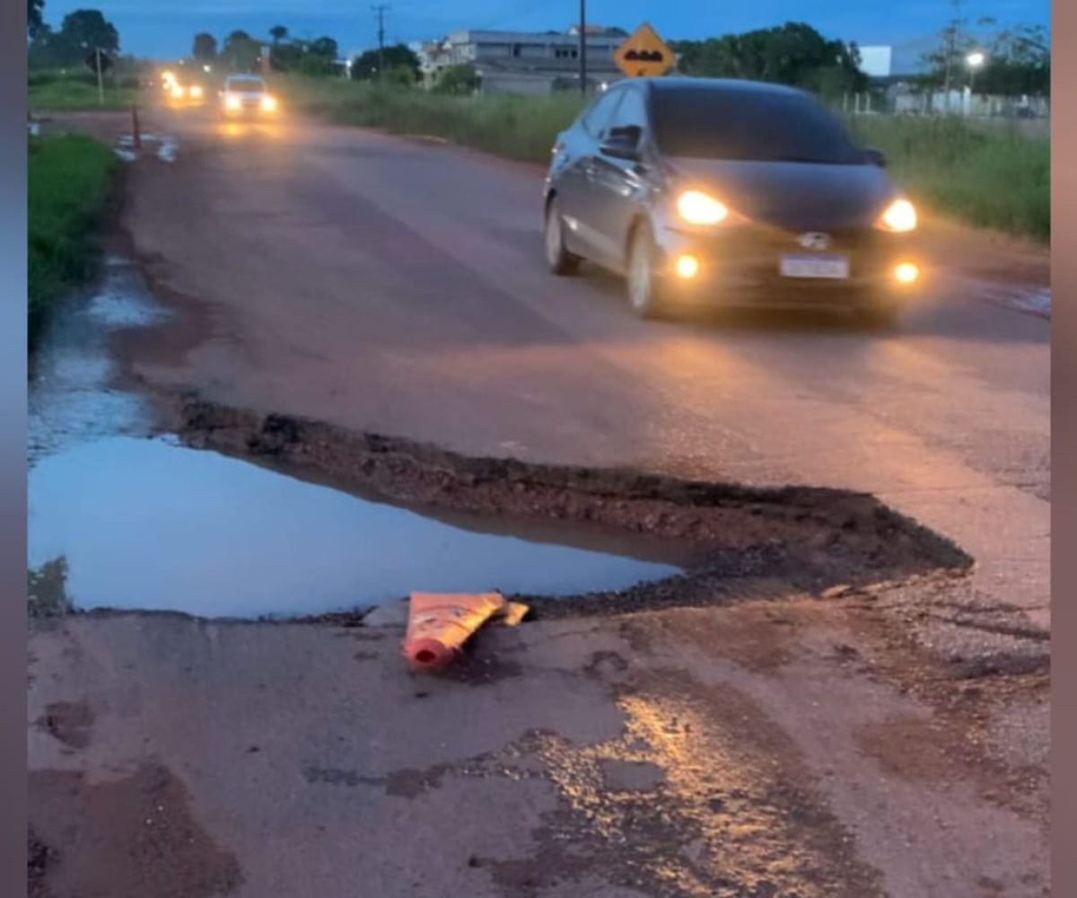 que presenciei dois acidentes nesse local, e eu mesmo já bati nesse buraco à noi