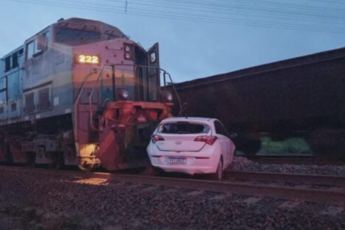 tância de seguir as recomendações de segurança e realizar a travessia da linha f