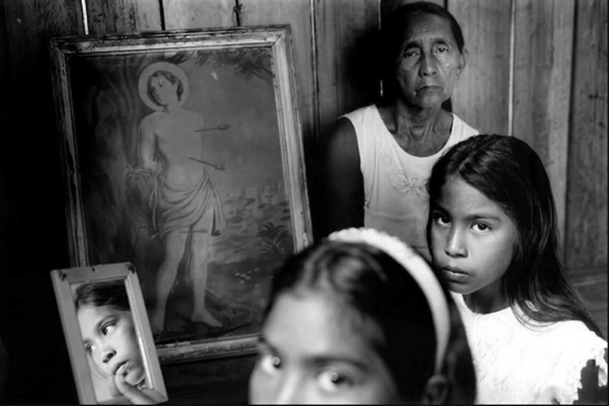 ânea Paraense” Walda Marques Reunindo mais de 130 artistas, a exposição “Trajetó