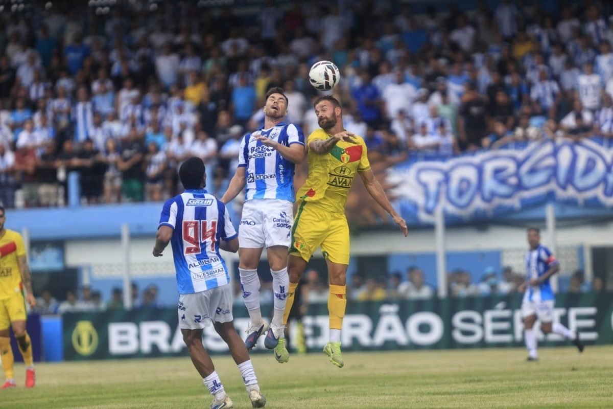 tunidades no primeiro tempo, mas não foi efetivo, porém, quando o Paysandu conse