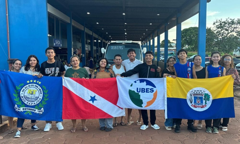 cionou aos estudantes a oportunidade de levar suas realidades para um espaço nac