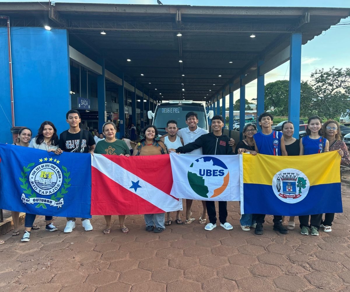 cionou aos estudantes a oportunidade de levar suas realidades para um espaço nac