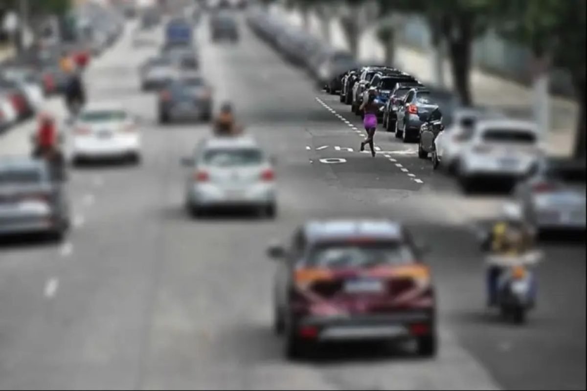 meio do sistema de videomonitoramento nas imediações do local. Uma equipe da Pol