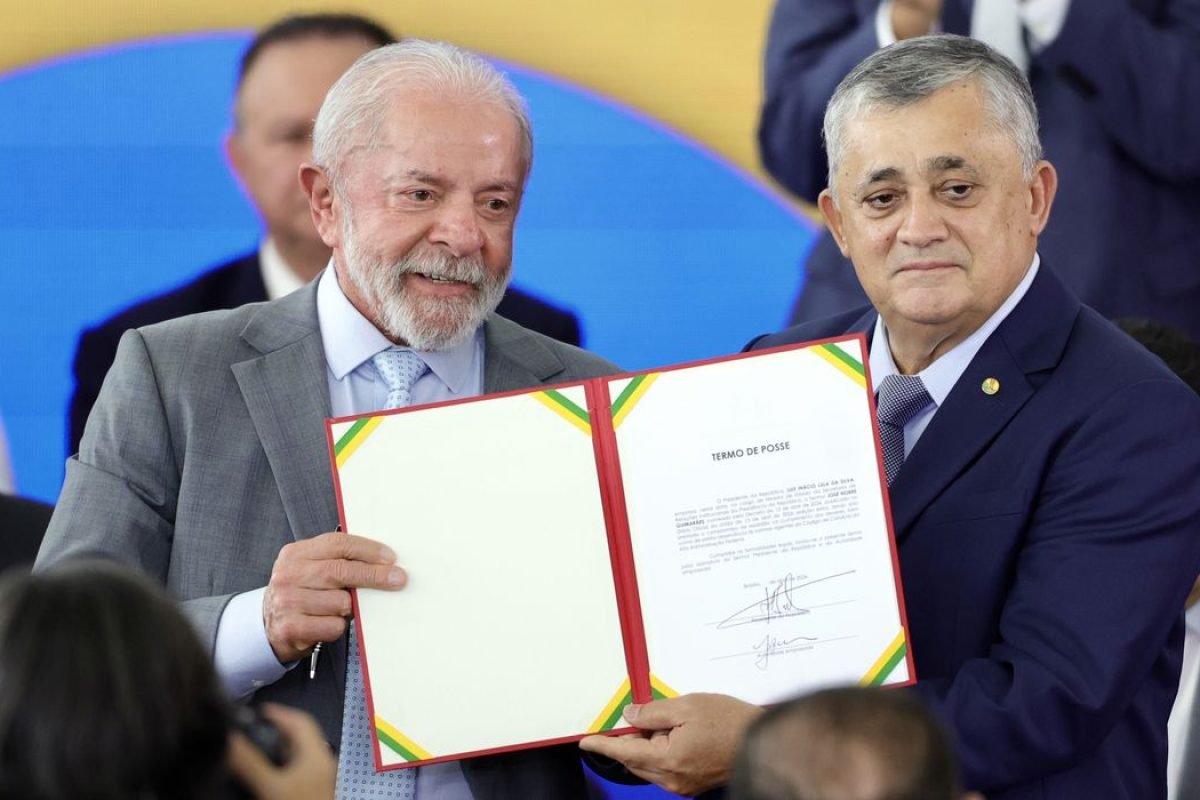 Motta quanto por Alcolumbre pela sua habilidade política, Guimarães destacou a i