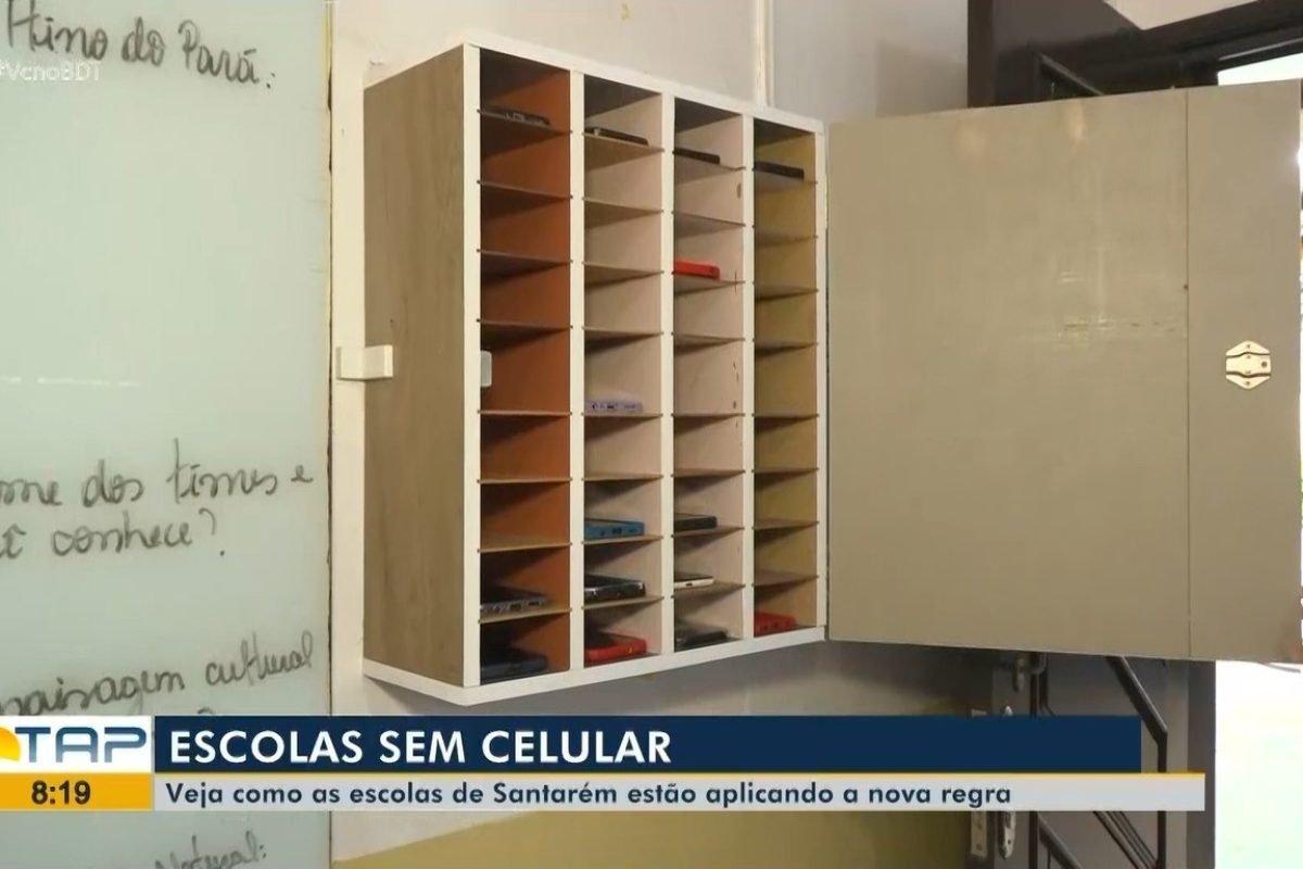 O armário do celular foi uma das medidas adotadas com a nova lei Reprodução/TV Tapaj