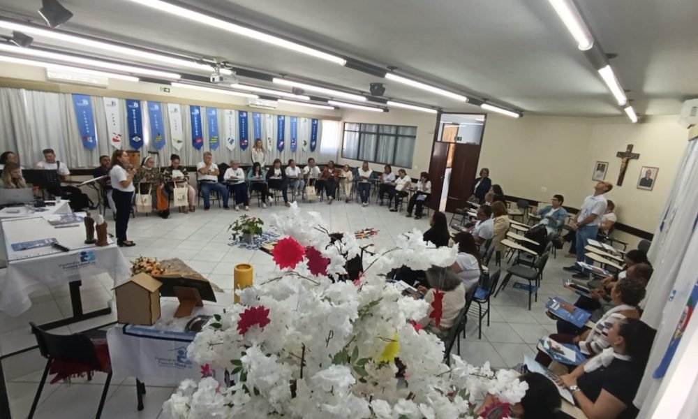 cionou intensa troca de experiências entre as diversas realidades do Brasil. De