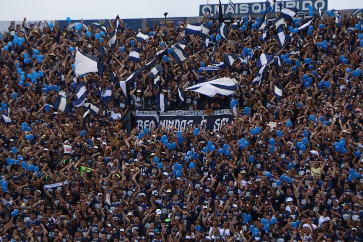 conta do show da banda norte-americana Guns N' Roses, programado para o mesmo di