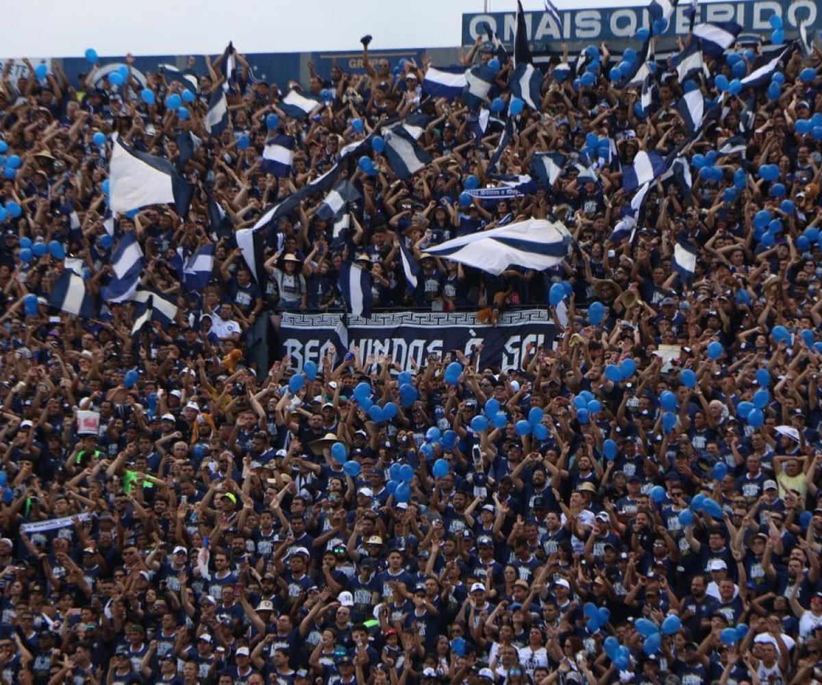 conta do show da banda norte-americana Guns N' Roses, programado para o mesmo di