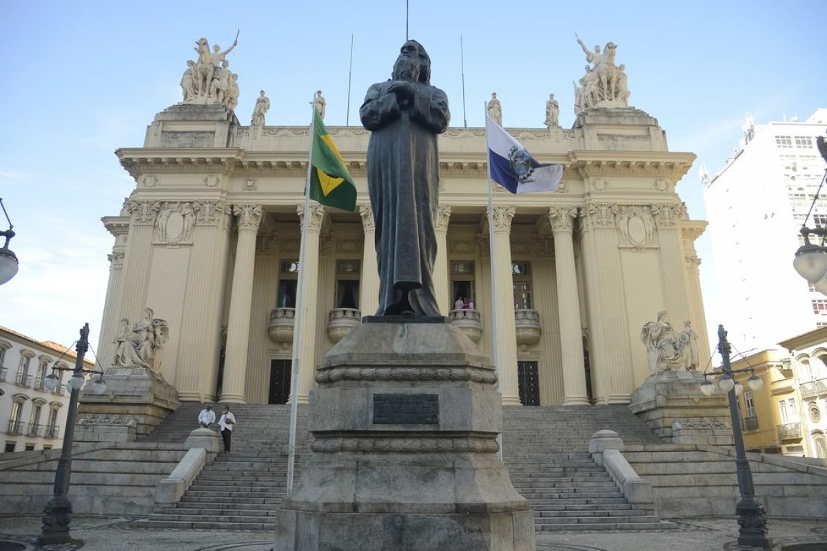 maioria, com a participação de todas as representações partidárias, que a eleiçã