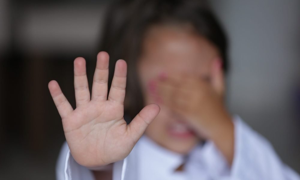 familiares. A avó da criança teria presenciado a cena. Segundo a Polícia Militar