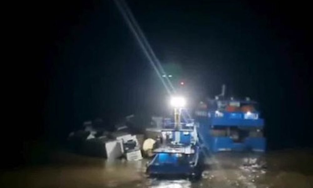 Balsa de um empurrador com carga vai a pique no Oeste do Pará