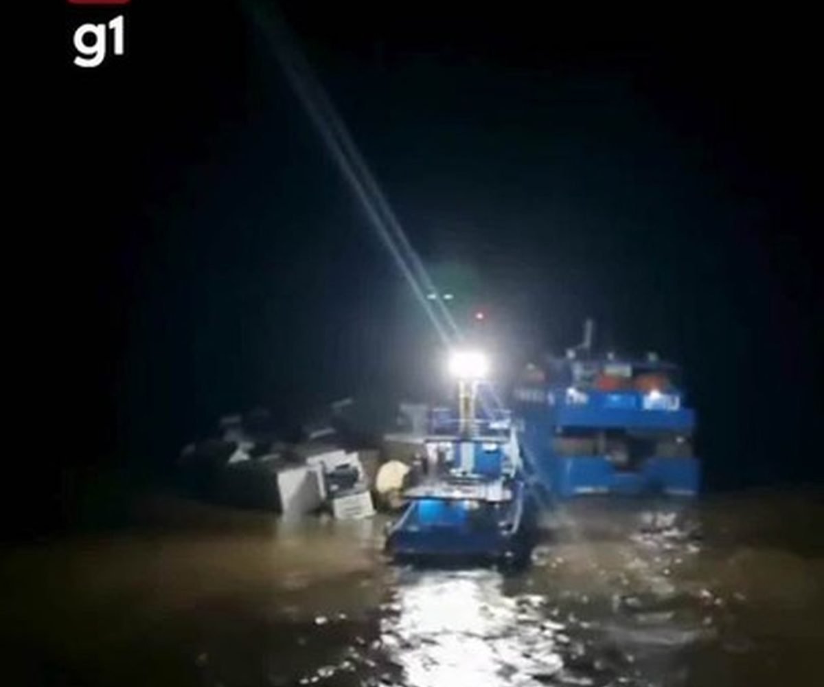 Balsa de um empurrador com carga vai a pique no Oeste do Pará