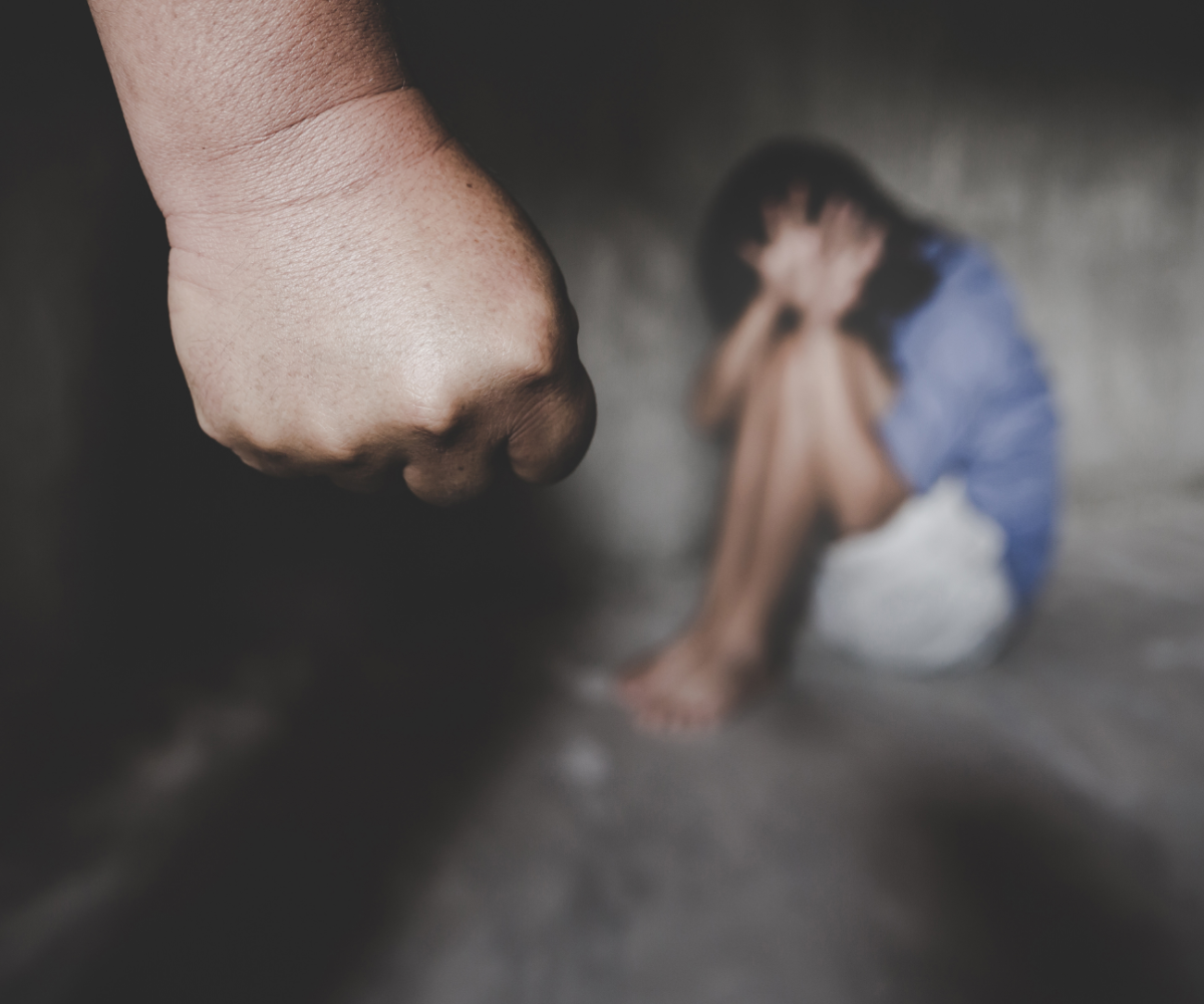 intimidação, coerção e manifesta desproporcionalidade entre a agressora e a cria