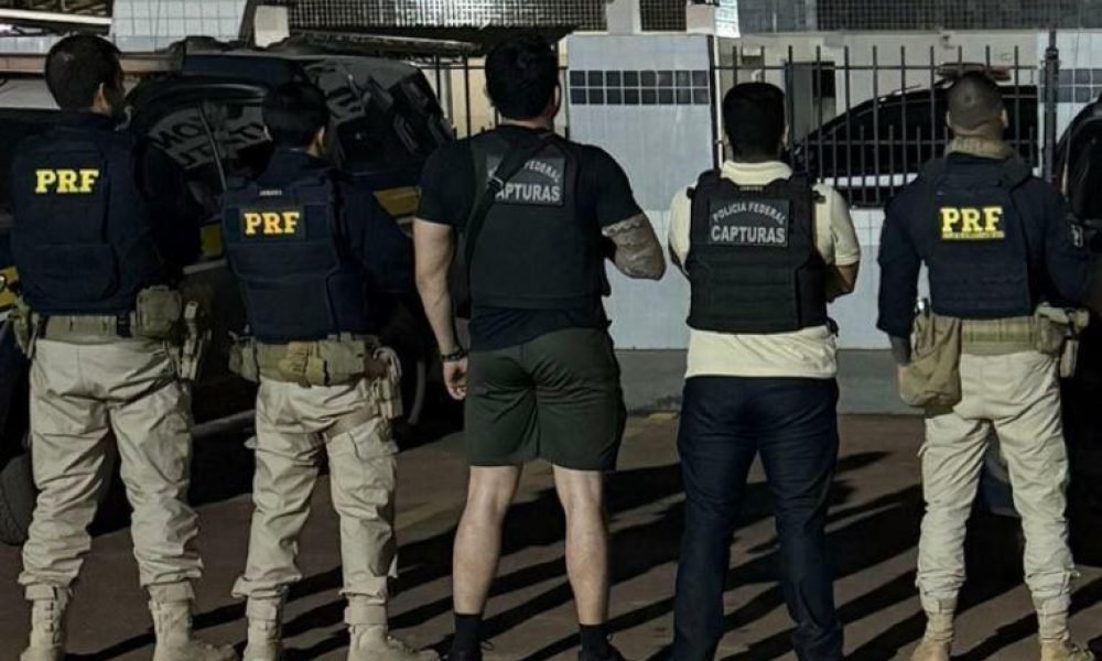 volta das 21h45 na zona urbana do município. Após monitorar o paradeiro do forag