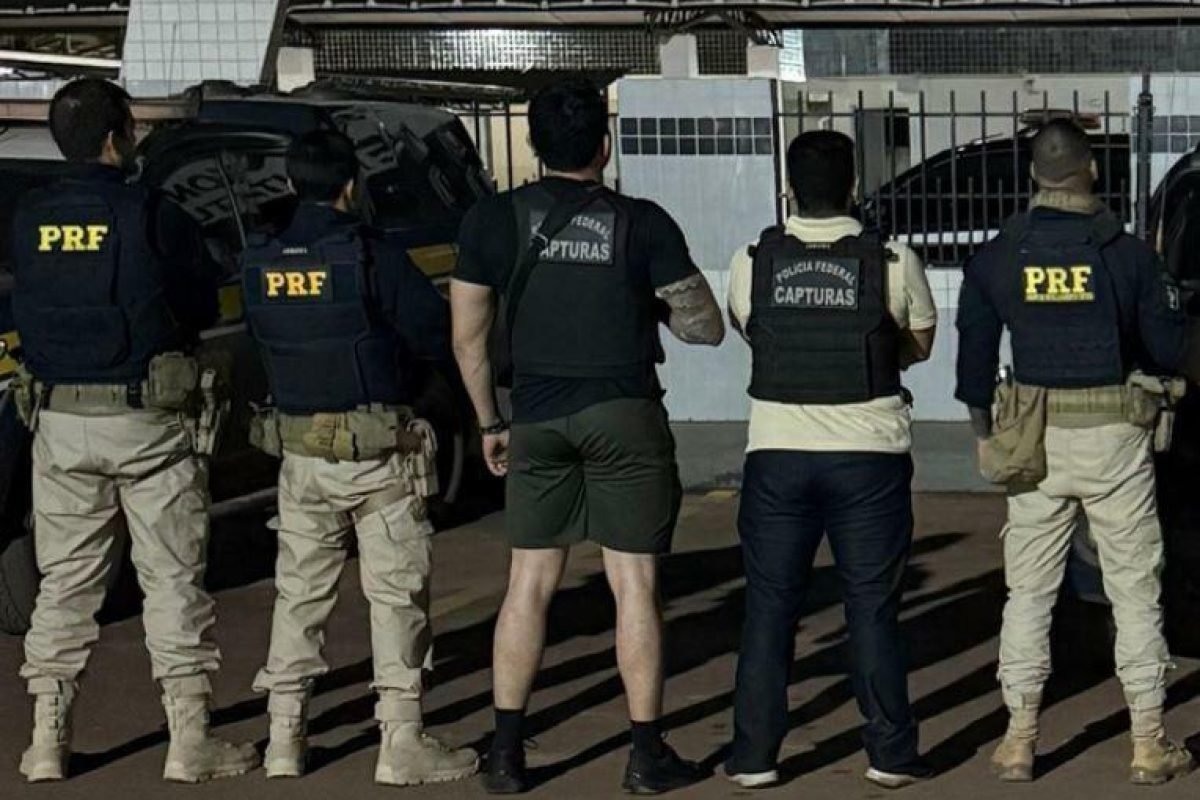 volta das 21h45 na zona urbana do município. Após monitorar o paradeiro do forag