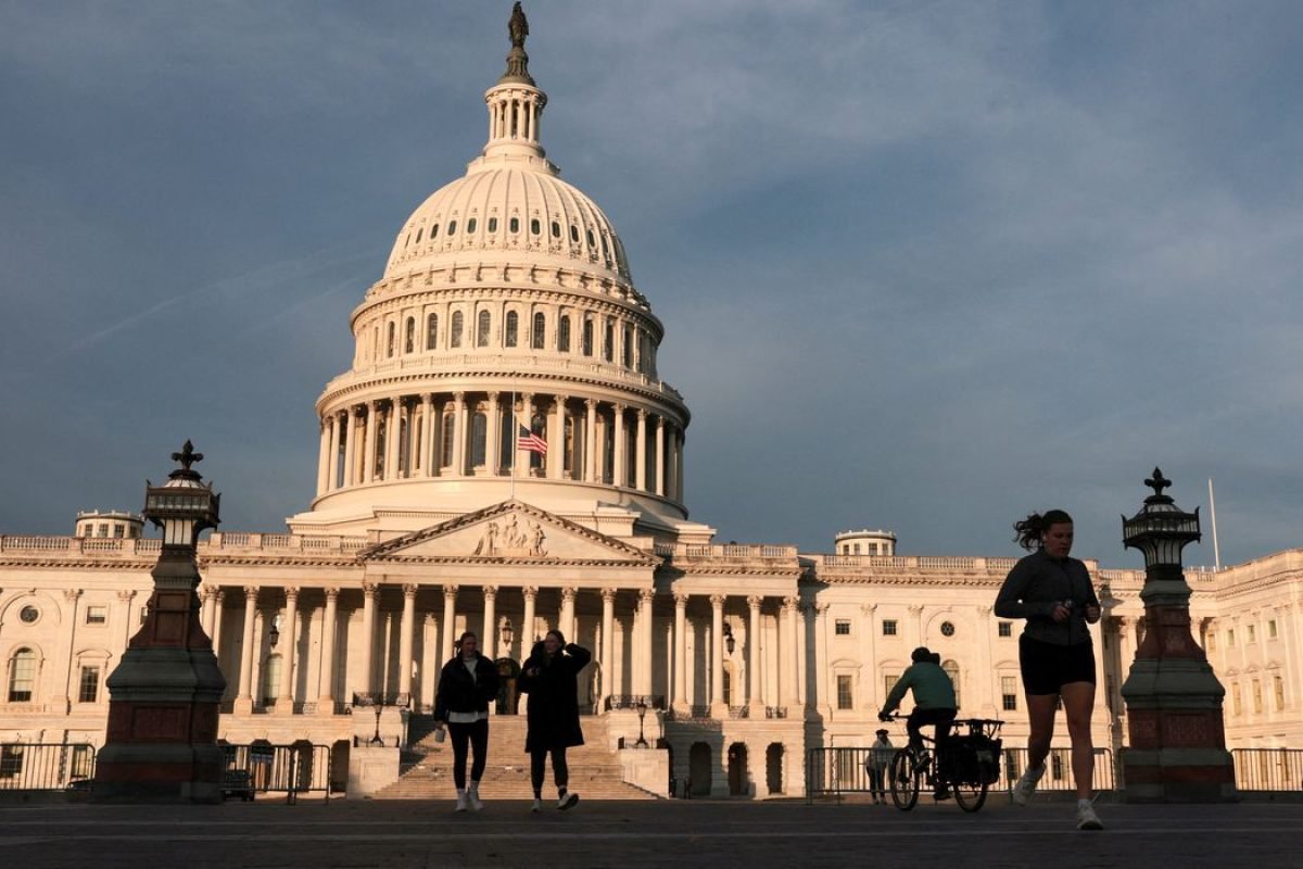 Prazo da guerra de Trump sem autorização do Congresso se encerra em 1º de maio