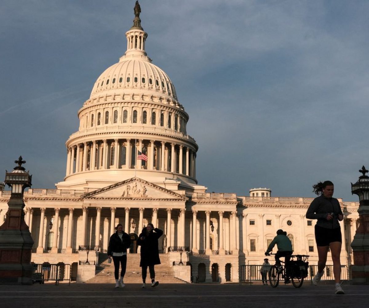 Prazo da guerra de Trump sem autorização do Congresso se encerra em 1º de maio