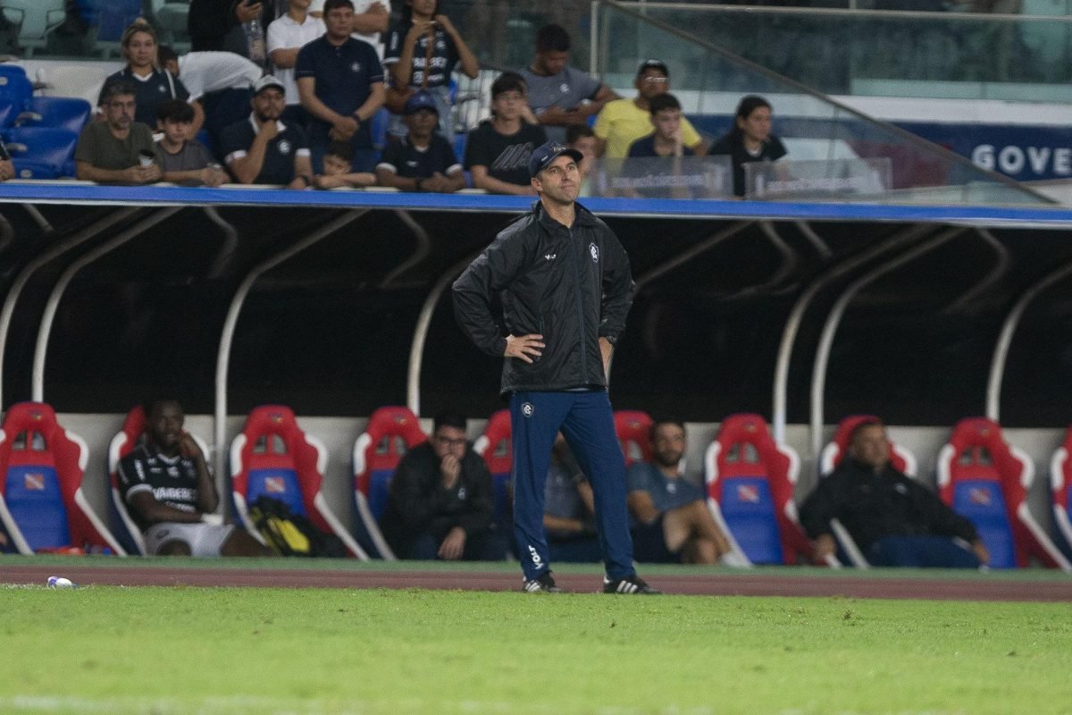 ada. O número de resultados negativos é maior do que o de vitórias no ano, que