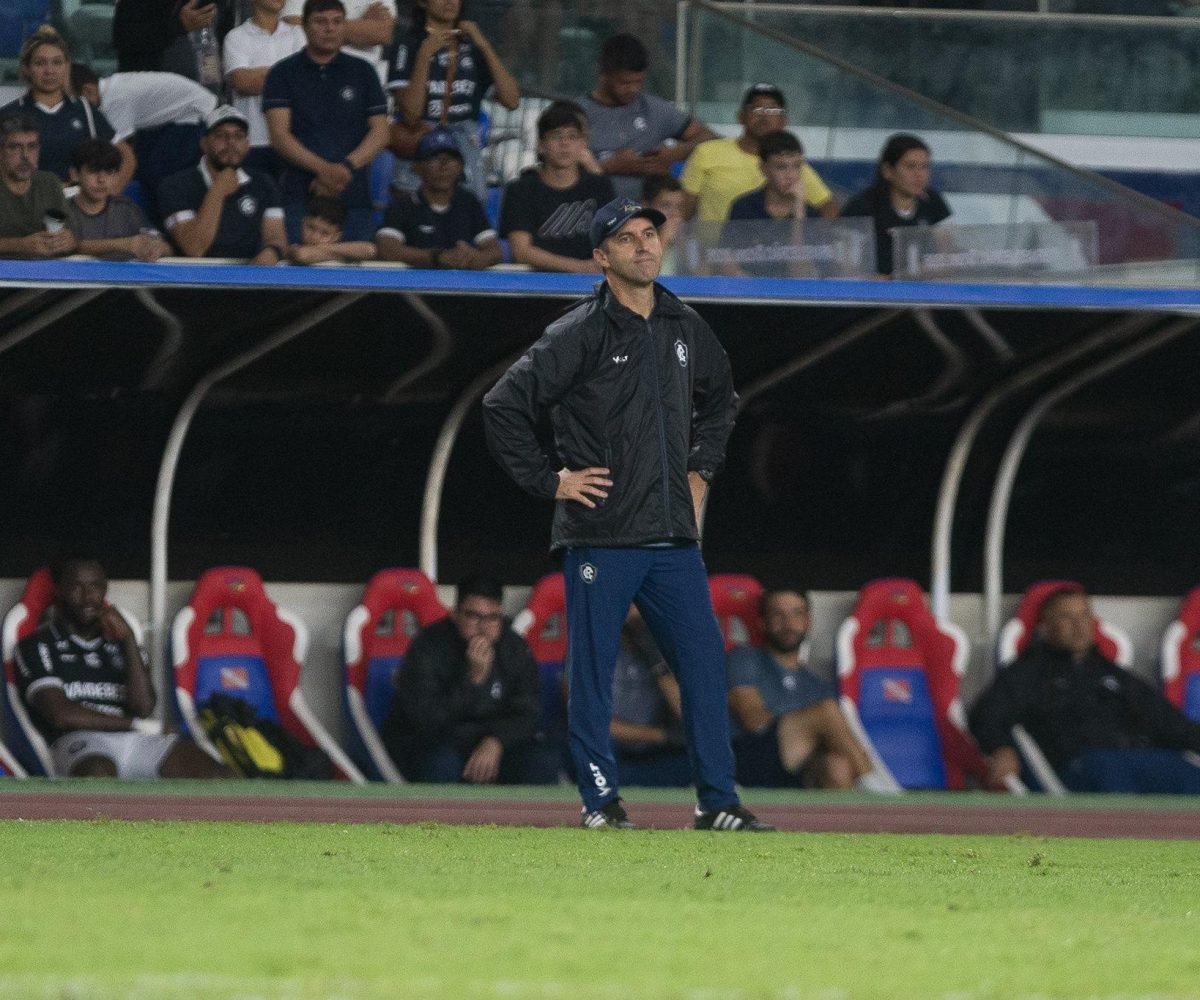 ada. O número de resultados negativos é maior do que o de vitórias no ano, que