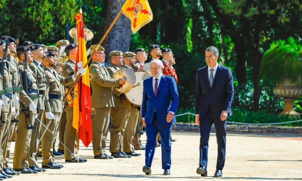 meio do celular. Para o presidente, as apostas online estimulam gastos que muita