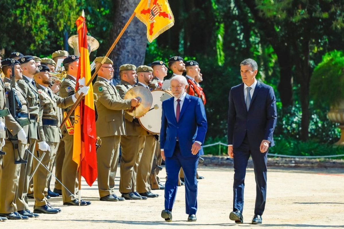 meio do celular. Para o presidente, as apostas online estimulam gastos que muita