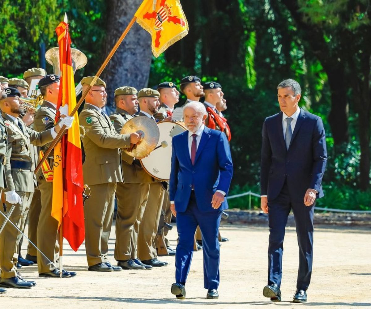 meio do celular. Para o presidente, as apostas online estimulam gastos que muita