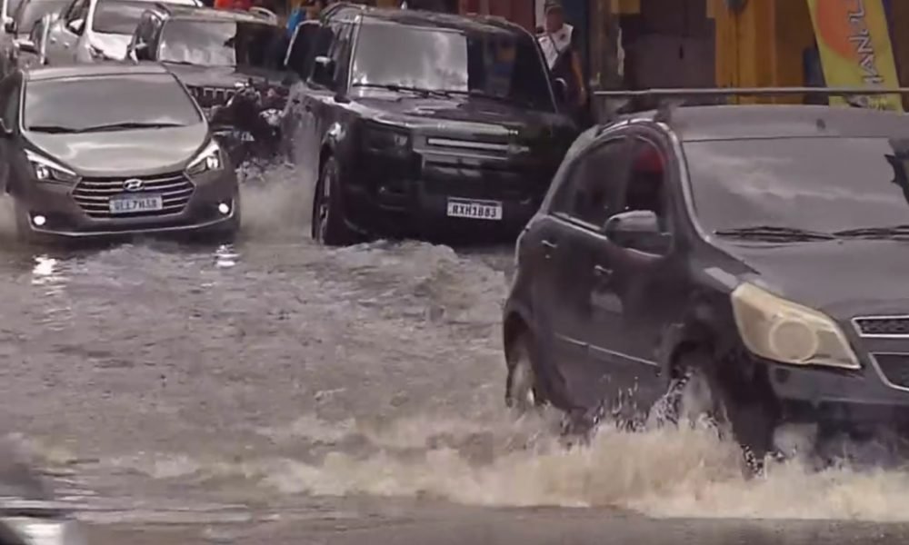 conta dos alagamentos, que impediram o tráfego na área. ✅ Siga o canal do g1 Par