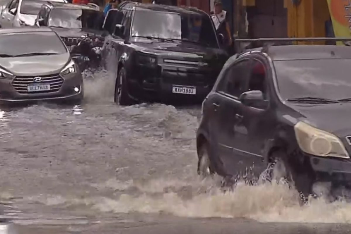 conta dos alagamentos, que impediram o tráfego na área. ✅ Siga o canal do g1 Par