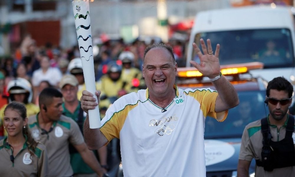 Flamengo eterniza camisa 14 de Oscar Schmidt no basquete em emocionante tributo