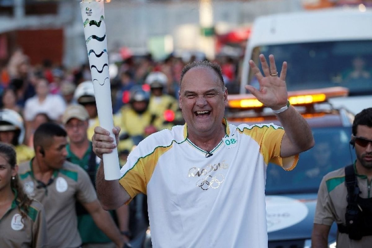 Flamengo eterniza camisa 14 de Oscar Schmidt no basquete em emocionante tributo