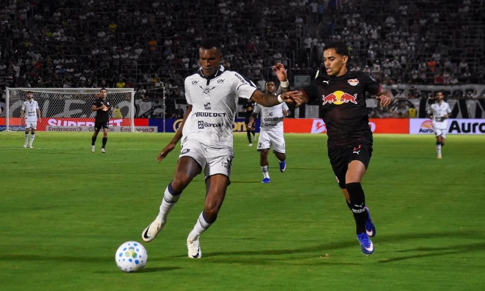 4 a 2 pelo Red Bull Bragantino na noite deste domingo (19), no Estádio Municipal