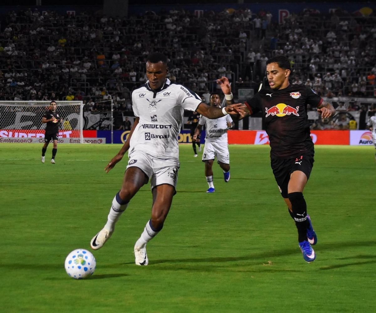 4 a 2 pelo Red Bull Bragantino na noite deste domingo (19), no Estádio Municipal