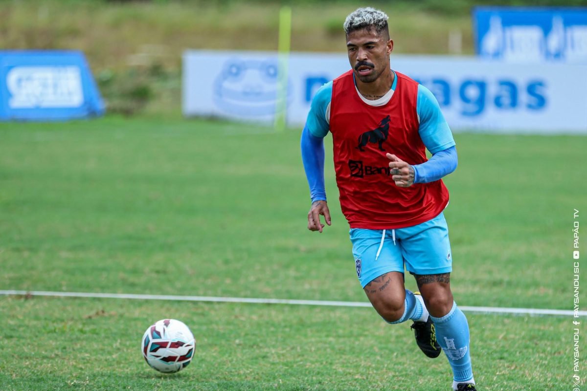 tantes diante da torcida, cenário reconhecido pelo meio-campista Marcinho, na co