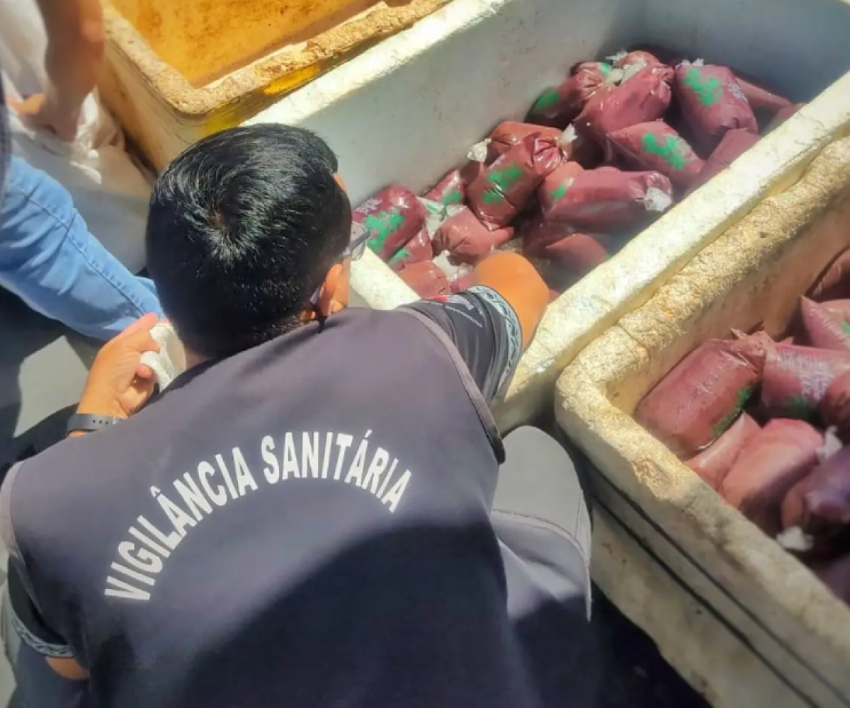 equipes do Grupamento Fluvial de Segurança Pública (GFlu), com apoio da Vigilânc