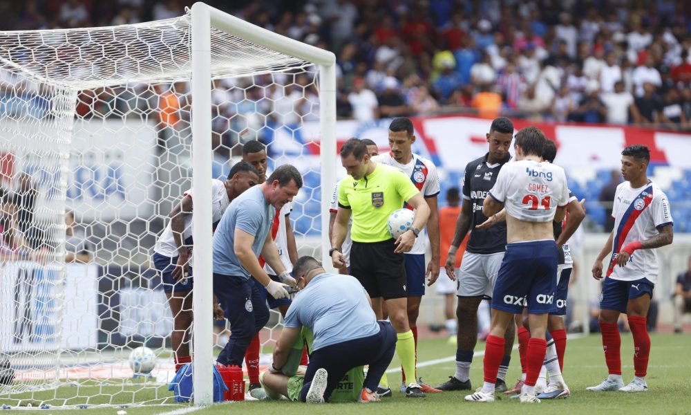 uma cirurgia, e a previsão de retorno é de quatro meses. Diferente do duelo no B