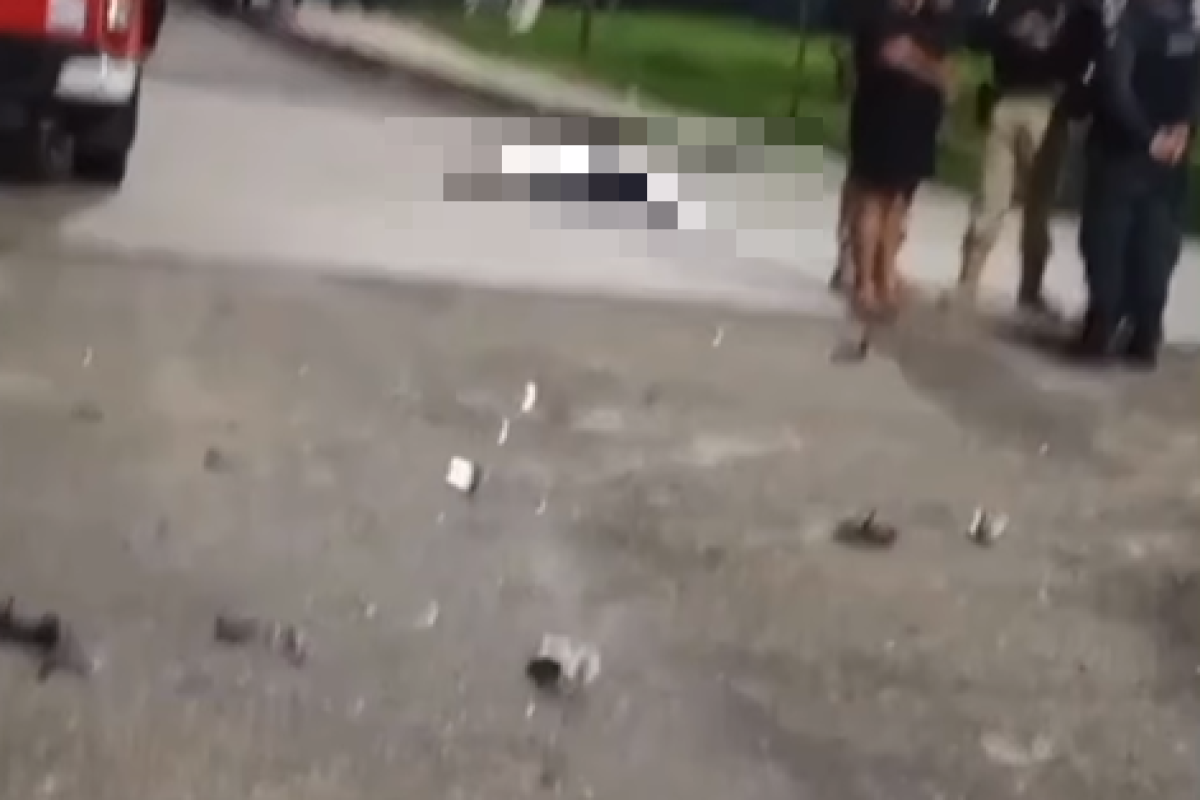 uma professora. Relatos preliminares apontam que o motociclista teria invadido a