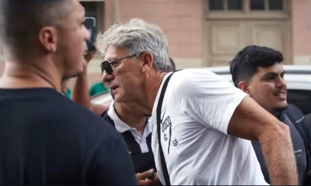 torcedores na chegada à capital paraense, tanto no aeroporto quanto no hotel. Di