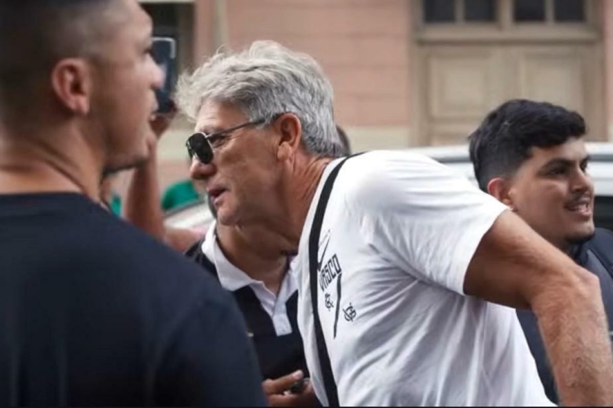 torcedores na chegada à capital paraense, tanto no aeroporto quanto no hotel. Di