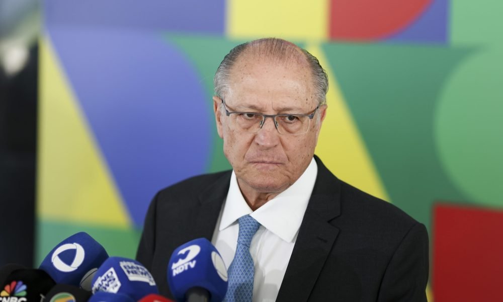 O presidente interino e ministro da Indústria, Geraldo Alckmin, disse nesta 6ª feira (21.nov.2025) em entrevista coletiva no Palácio do Planalto, que 22% da pauta exportadora brasi
