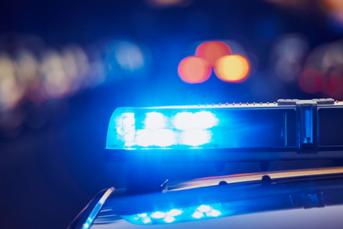 dois homens, que chegaram ao local em uma motocicleta, dispararam e fugiram em s