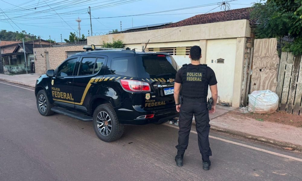 determinação judicial, foram cumpridos mandados de busca e apreensão nos municíp