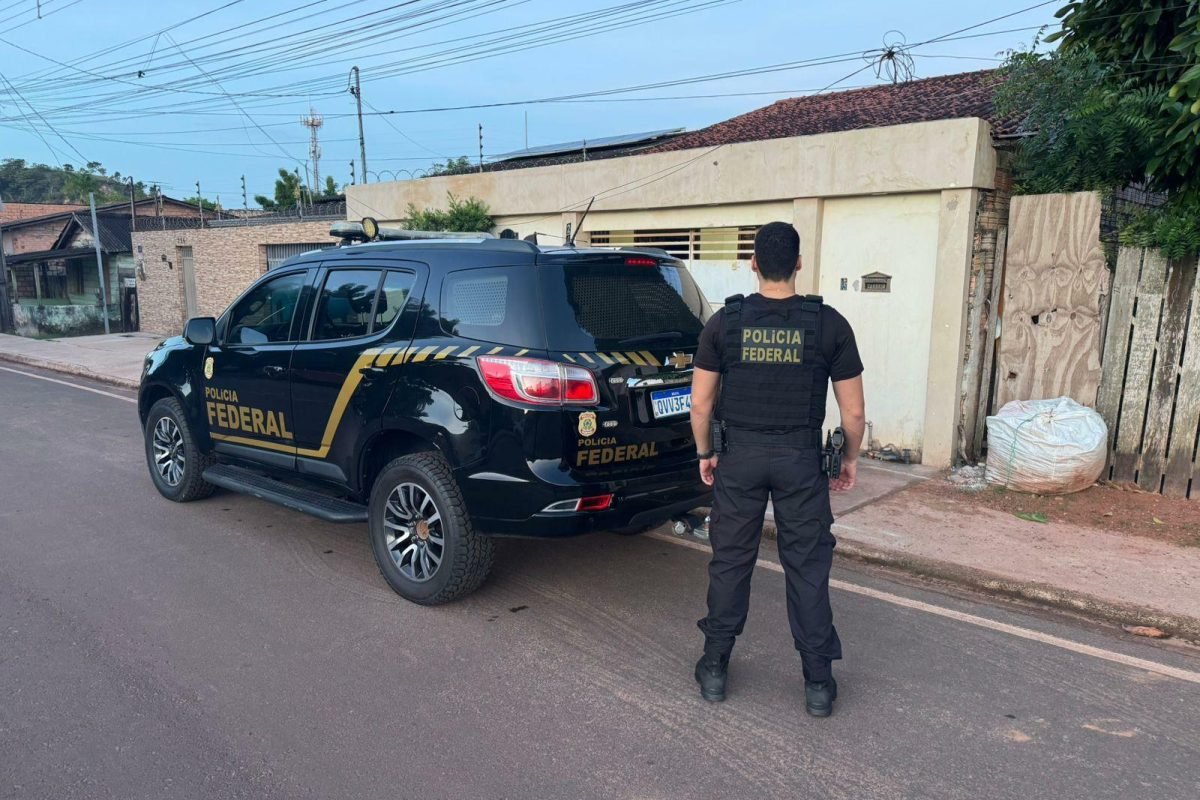 determinação judicial, foram cumpridos mandados de busca e apreensão nos municíp